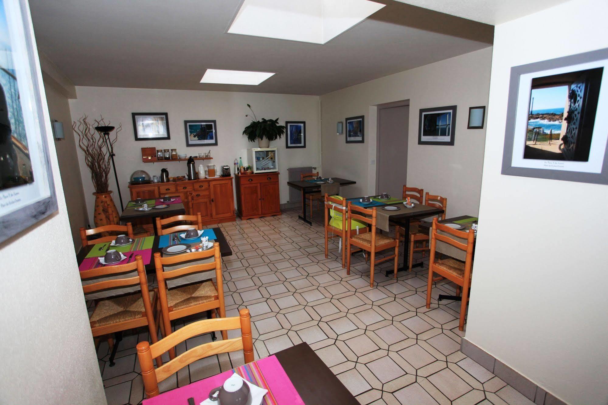 Contact Hotel - Hotel Le Lion D'Or Lamballe Exterior foto